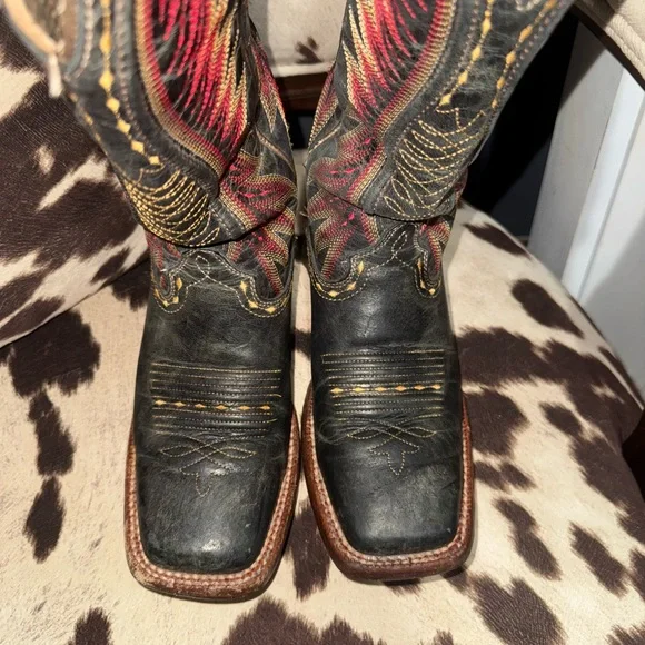 Black and Red Women’s Cowboy Boots - Picture 3 of 16